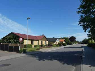 På Præstegårdvej ligger boliger, primært i form af parcelhuse i én etage. Cirka 250 meter øst for lokalplanområdet ligger Sunds sø og byparken. 1.
