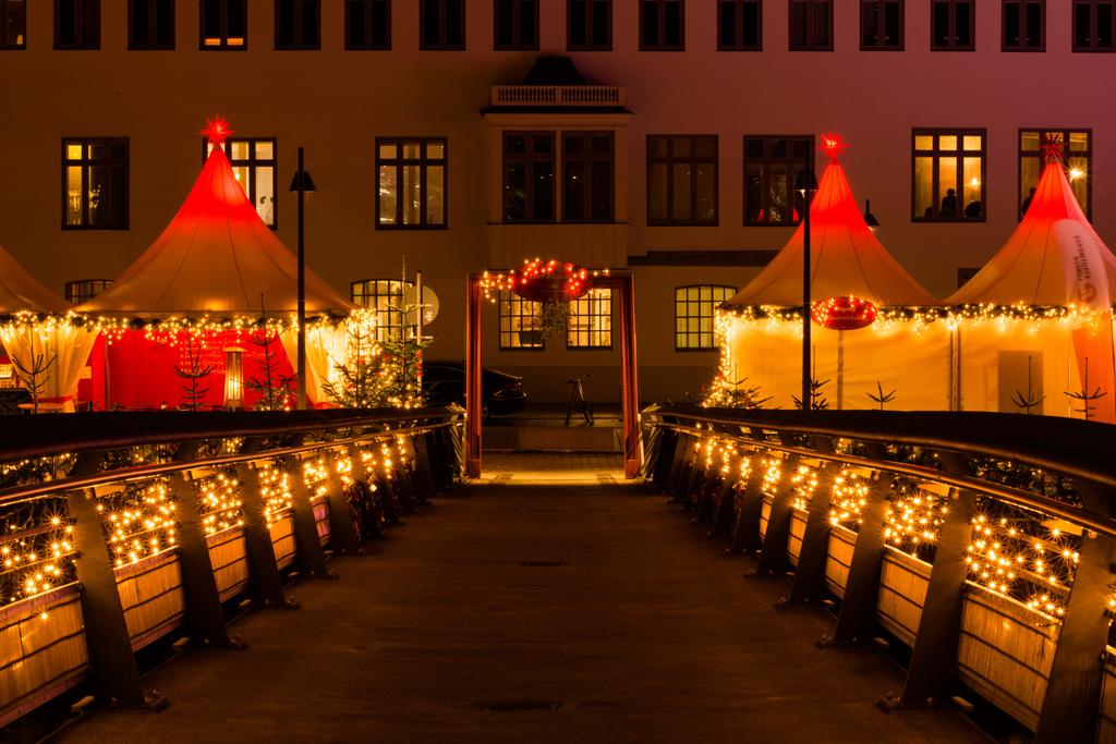 Om eftermiddagen ankommer vi til Lübeck, hvor byens julemarked har sidste åbningsdag indtil kl. 18.