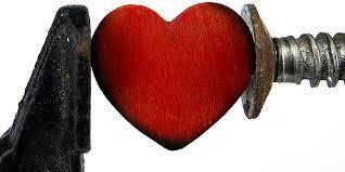 At være et hjerte Oplæg til fordybelse 1 Hvad betyder ordet hjerte? Et hjerte er som udgangspunkt det organ, der pumper blodet rundt i kroppen. Det er et fuldstændig nødvendigt og vigtigt organ.