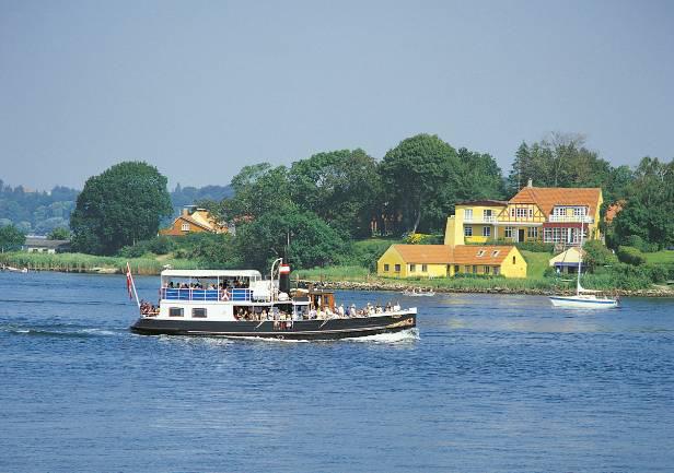 For at fastholde Svendborgs maritime præg over for turister, bosættere med videre anbefaler Friluftsrådet, at kommunen i de kommende år fokuserer stærkt på bådpladsproblematikken og iværksætter en