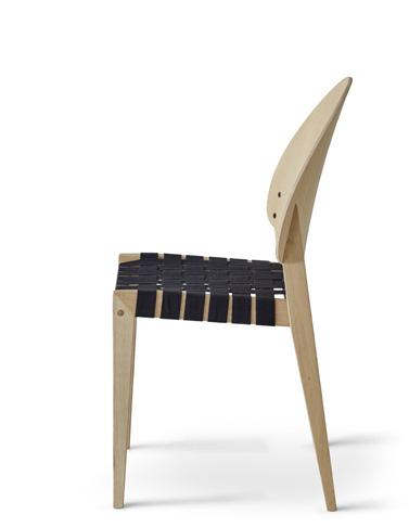 Beautiful back, which gives the chair a fascinating expression. Stackable with 6 chairs.
