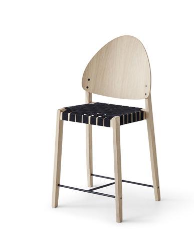 SKJOLD BAR STOOLS 102+ 116 60+ 74 The Skjold bar stool is designed by architect Troels Grum-Schwensen.
