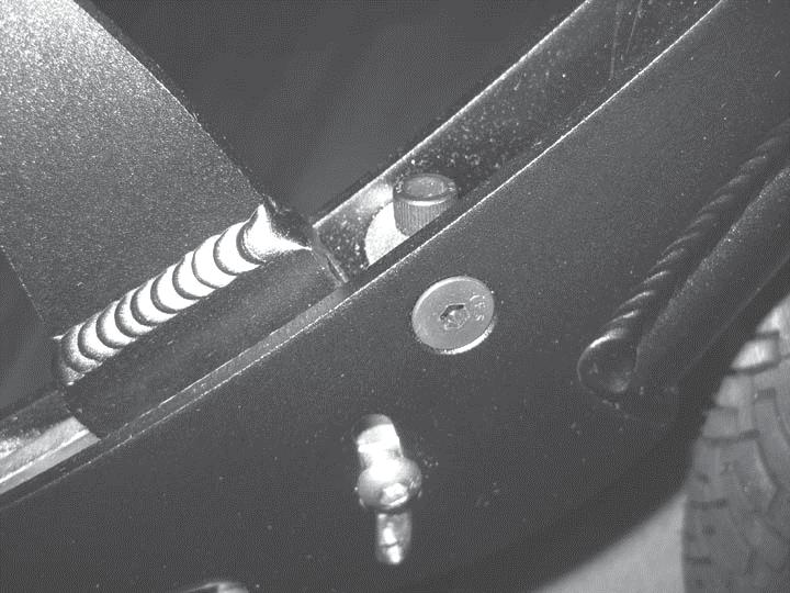 TRIN 3: Vinkeljustering til løft af forhjul. Denne justering sikrer, at FreeWheelen løfter forhjulene i høj nok grad.