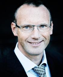 Claus Juhl Direktør, Forskel