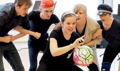 Man har mange bolde i luften med afleveringer, undervisning, koncerter og øvning. På Kulturskolen tages der hensyn til, at det kan være hektisk at gå på MGK og i gymnasiet.