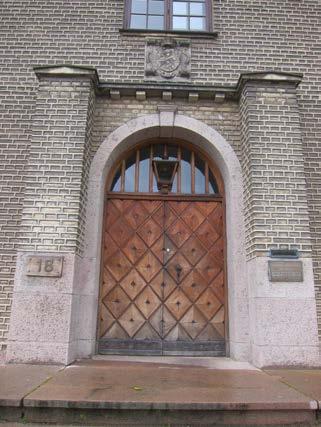 Bygningerne har tillige arkitektonisk værdi ved den historicistisk stil, der særligt ses i hovedbygningens kraftige portal, rundbuede stik og kuppel.
