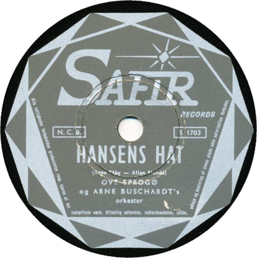 Den første Safir plade med Buster Larsen udkom i 1959. Ove Sprogøe sang Skalavisen i ABC-Revyen i 1954, men pladen kan jo sagtens være udgivet senere (formentlig ca. 1960).