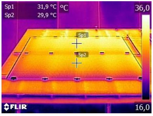 PVT-BOOSTER - NY OG TEMPERATURFLEKSIBEL VARMEPUMPE TIL LAVTEMPERATUR FJERNVARMEN OG STAND-ALONE APPLIKATIONER 15 Når der er sol, stiger brine-temperaturen, og den kan i perioder benyttes direkte til