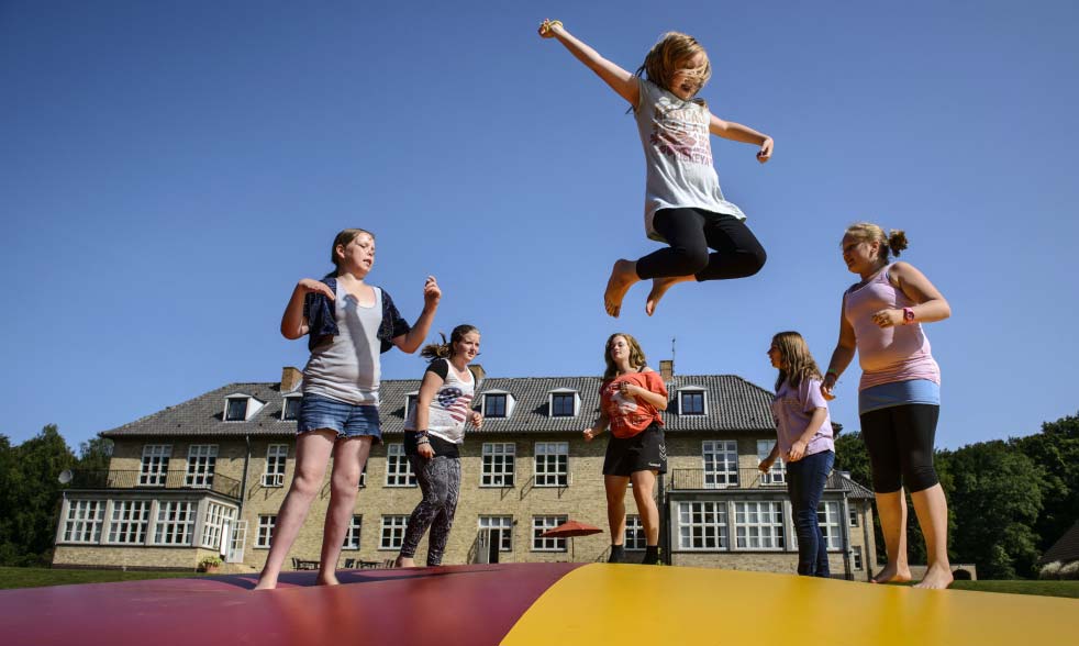 Sundere liv for alle Nationale mål for danskernes sundhed de næste 10 år 17 Den nye folkeskolereform vil også bidrage til, at flere børn bliver fysisk aktive.