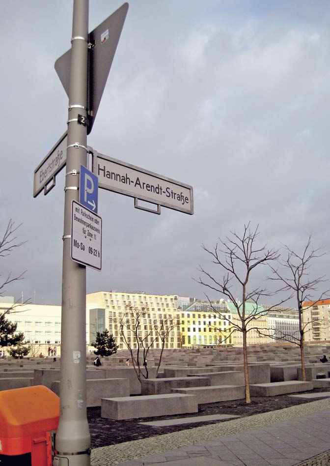 Denkmal Berlin er et mindesmærke for de myrdede jøder under 2. Verdenskrig.