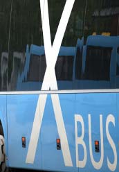 Mellem større/stor by Eksempel: De jyske X busser X bus er 18 ekspresruter, der kører på kryds og tværs mellem større byer i Jylland.