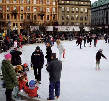 Det er populære aktiviteter, og mange steder er der anlagt skater- og rulleskøjteanlæg i flere forskellige