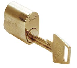 Cylinderen er den del af låseenheden, hvor nøglen føres ind. Den indeholder koden for, om nøglen passer og afgør sikkerhedskategorien.