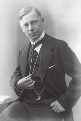 Ingeniør Walter Engel (1879-1974) var den første til at indføre Scientific Management i Danmark, efter han blev ansat hos NKT i 1905. Dagen blev derfor ikke alene en stor dag for Engel.