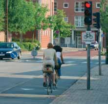28 I Odense Danmarks Nationale Cykelby I Odense må cyklisterne køre over for rødt i udvalgte kryds. Forsøg i vigepligtskryds for at øge cyklisters sikkerhed.