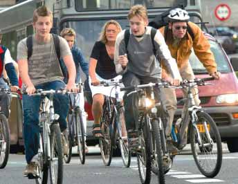78 I Odense Danmarks Nationale Cykelby sin nuværende hverdag, virker cyklen ikke som en mulig løsning. Dertil er de positive oplevelser med bilen for store.