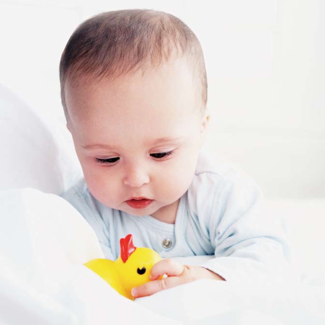 9 Brug kun legetøj, der er beregnet til babyer. Legetøj til børn over 3 år kan indeholde ftalater.