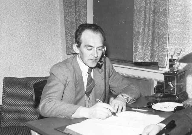 Telefonmatch mod Blekinge 1956: Aftenens speaker Harald Nielsen. De enkelte resultater blev: Rønne Skakforening Blekinge Skakforbund Poul Hage 1 B.