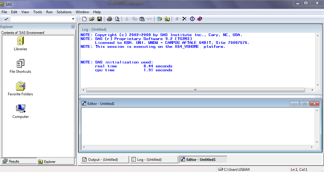 Her vises tre vinduer. Nederst er Editor vinduet, hvor SAS koden skal skrives eller hentes ind. Når koden er skrevet kan den afvikles ved klik på den løbende mand eller ved tryk på genvejstasten F8.