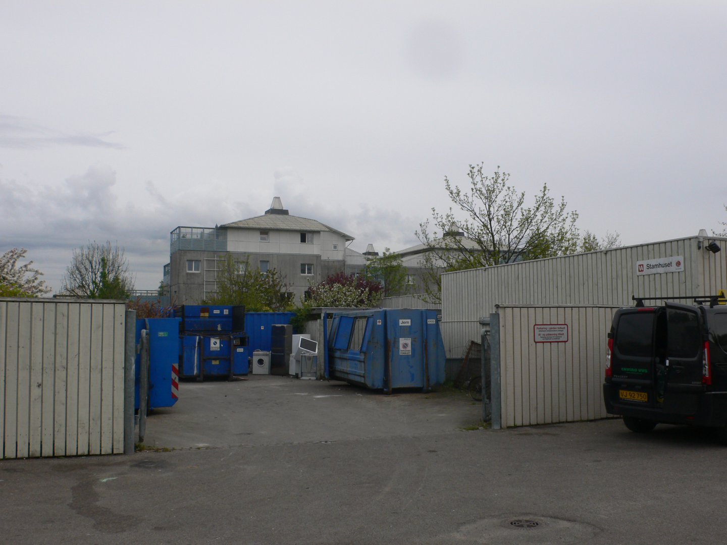 Storskrald sættes ved ContainerGården Stamhuset Digehuset 9 Der vil være mulighed for at låne trækvogn eller sækkevogn, kontakt ejendomskontoret.