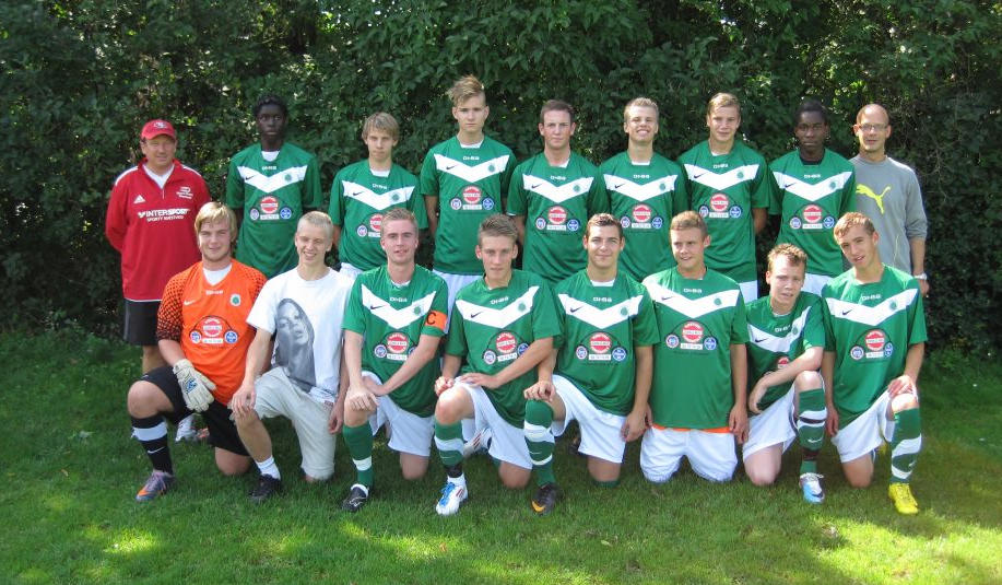 NIF Nyt U19 Mester deltog ved stor ungdomsturnering i Holland U19 Mester deltog i påsken 2012 i en stor international ungdomsturnering i Assens i Holland.