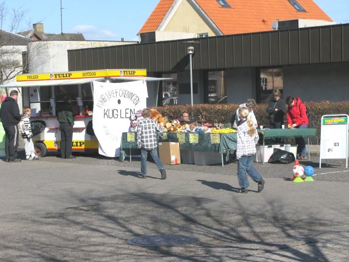 Lions og Kirkens Genbrug er to humanitære organisationer, som via deres indsamlinger støtter Viby Idrætsforening med et økonomisk tilskud til de mange aktiviteter, som vi årligt afholder.