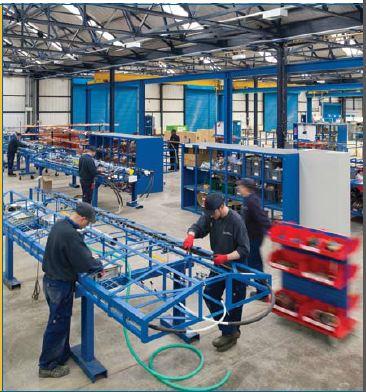 Forslag til løsning for udførelsesmetode Off-site manufacturing er et kendt udførelsesprincip i Sverige og England Samlede systemer monteres i samlehaller i stålskelletter som herefter transporteres