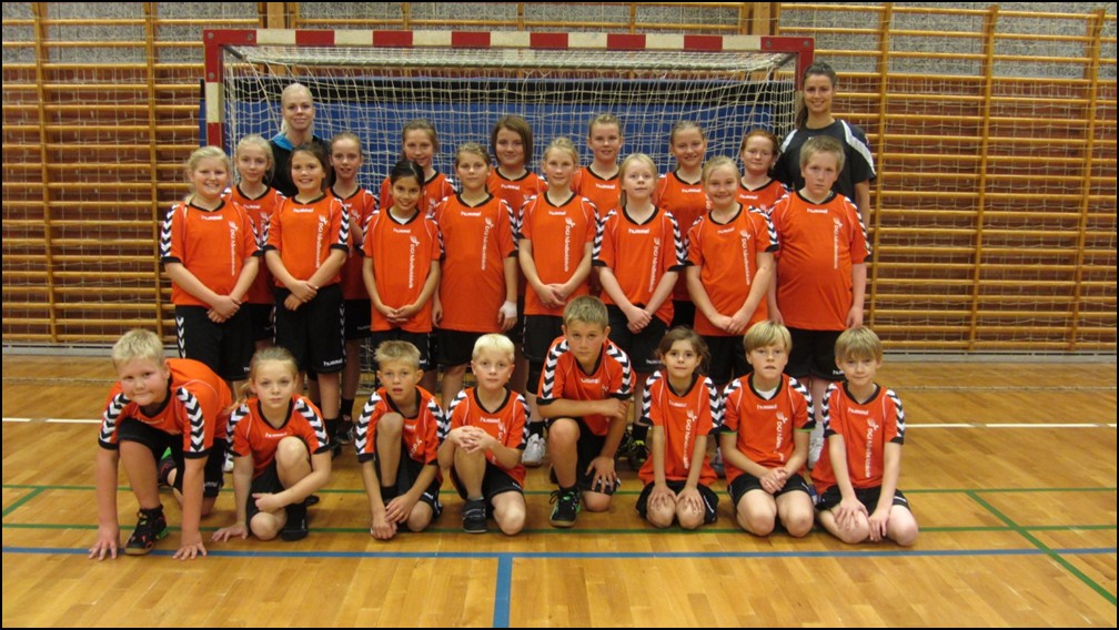 I efterårsferien var der håndboldskole i Andst. 23 børn fra Vamdrup, Bække, Vorbasse, Gesten og Andst var mødt op til 4 dage med håndbold, boldtrylleri og hygge.