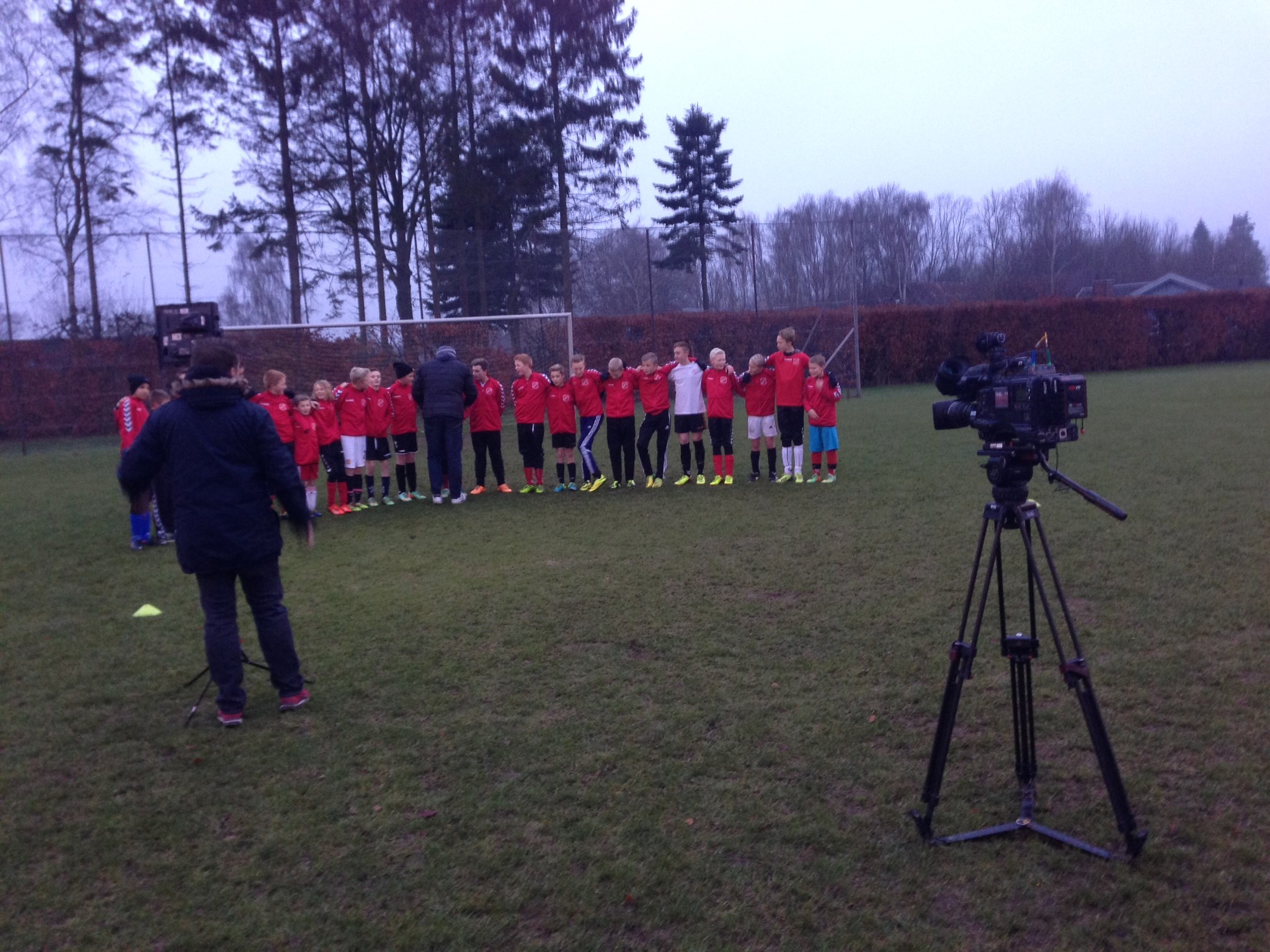 www.nrlynfodbold.dk Årets Holdkammerat Nærmest i skrivende stund - Lørdag d. 10 januar 2015 sidder fodbold afdelingens u13-14 drenge hold i Herning, Boxen.