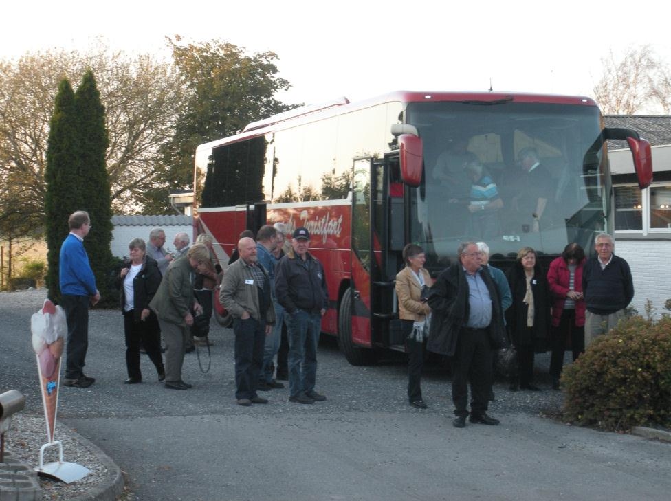 Der bliver en bus til 50 personer og det bliver først til mølle princippet. Turen starter i Gørlev fra Franks taxi Kl. 7.