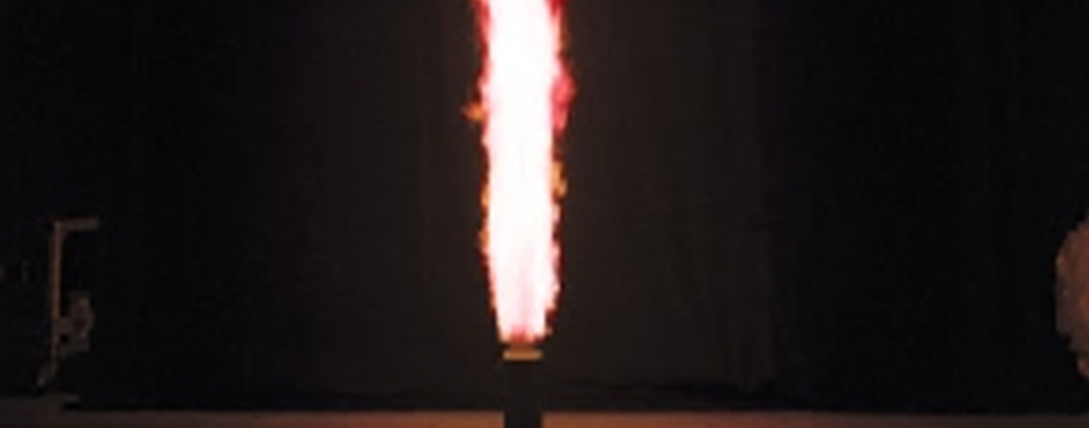 Krudtblandingen er i løs form og brænder gennem cylinderen med stigende hastighed og under stigende tryk.