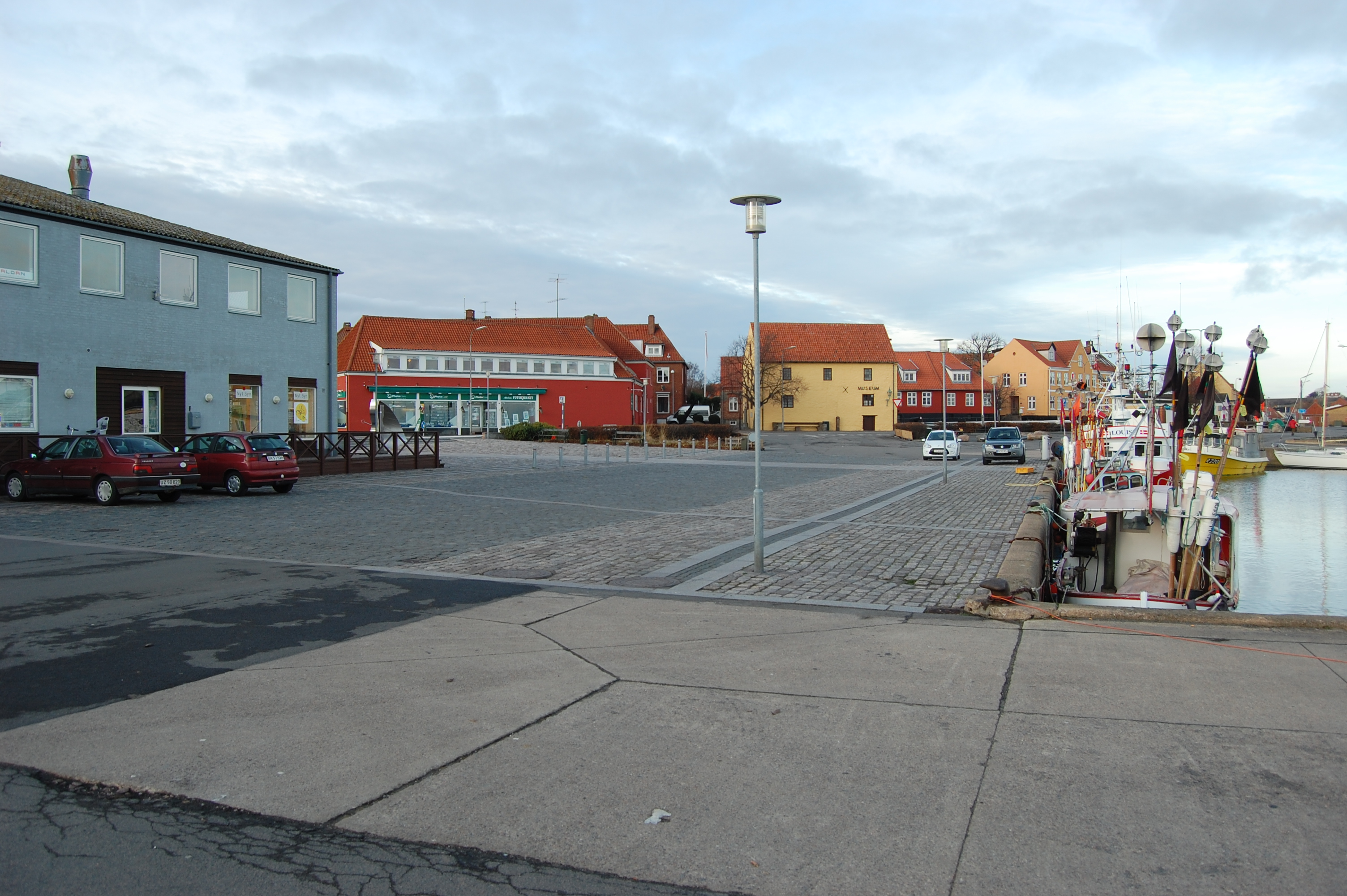 REDEGØRELSE LOKALPLANENS HENSIGTER Baggrund og hensigt Nexø Havn A/S ønsker at udvikle et bynært erhvervsområde ved Nexø gamle havn til turisme-, fiskeri- og serviceaktiviteter samt boliger.