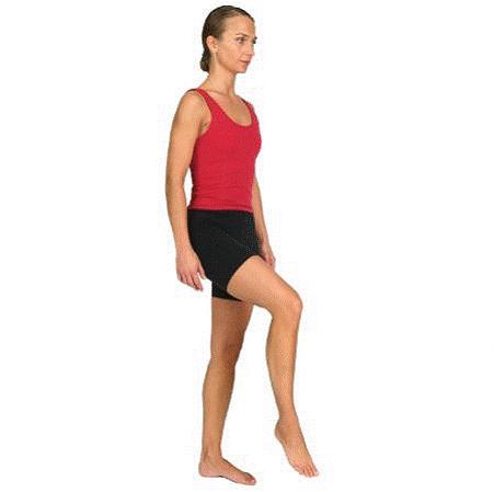 Øvelse 3: - Træning af bagdelen Udgangsposition: Liggende på ryggen med bøjede ben. Træning: Spænd muskelkorsettet og balderne. Rul ryggen langsomt op, indtil hofterne er strakte.