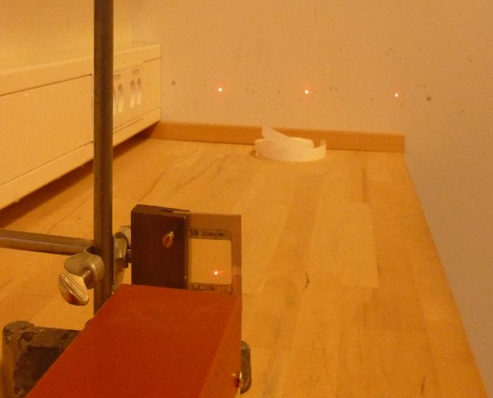 2 Bølgelængde af laserlys Formål Formålet med øvelsen er at bestemme bølgelængden for henholdsvis en rød og en grøn laser.