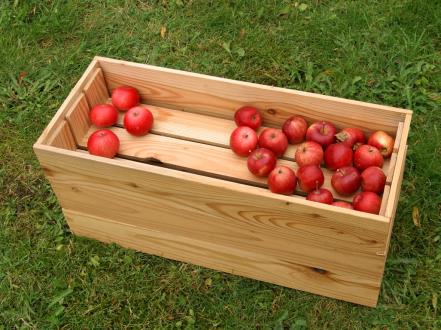 Pris: 110,- kr. Klassisk æblekasse Denne æblekasse er fremstillet i naturtræ, og kan bruges til opbevaring af al slags frugt og grønt.