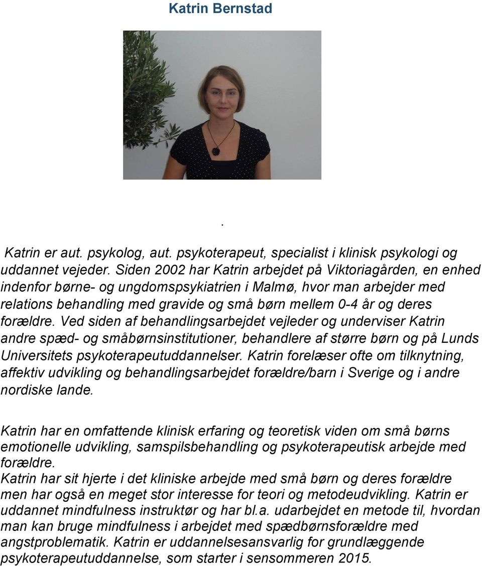 forældre. Ved siden af behandlingsarbejdet vejleder og underviser Katrin andre spæd- og småbørnsinstitutioner, behandlere af større børn og på Lunds Universitets psykoterapeutuddannelser.
