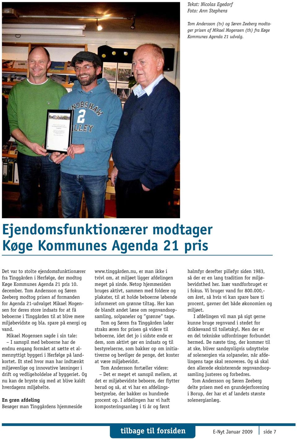 Tom Andersson og Søren Zeeberg modtog prisen af formanden for Agenda 21-udvalget Mikael Mogensen for deres store indsats for at få beboerne i Tinggården til at blive mere miljøbevidste og bla.