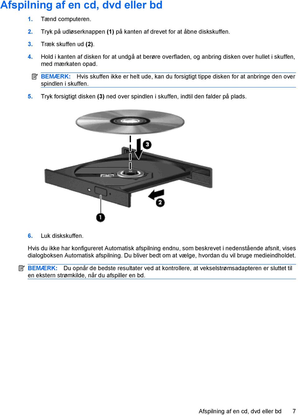 BEMÆRK: Hvis skuffen ikke er helt ude, kan du forsigtigt tippe disken for at anbringe den over spindlen i skuffen. 5.