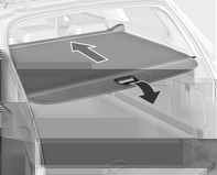78 Opbevaring 5-dørs hatchback Afmontering Frigør stropperne fra bagklappen. Løft dækkenet bagtil, og skub det opad på forsiden. Tag dækslet af.