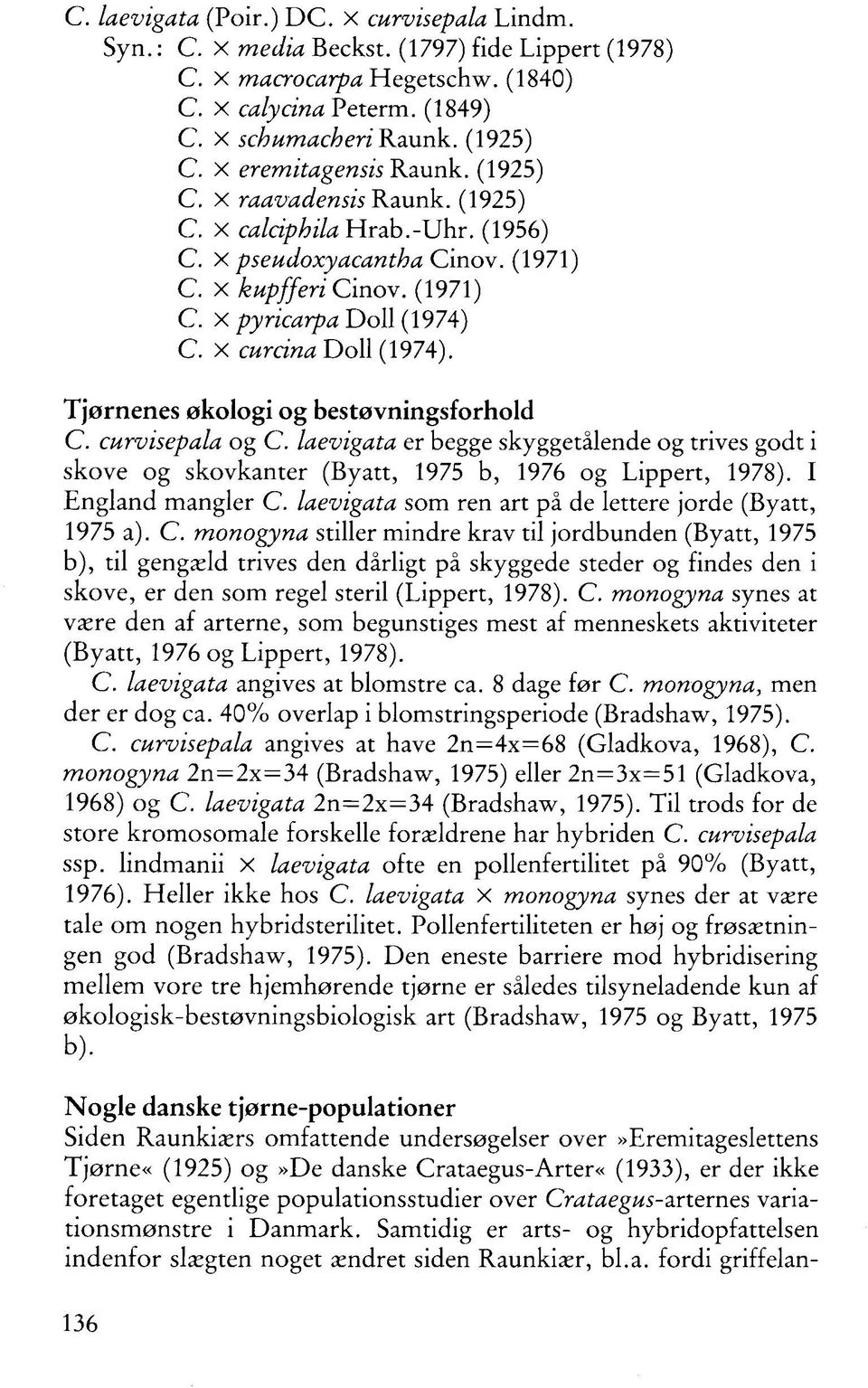 X Doll (1974). Tjørnenes økologi og bestøvningsforhold C. curvisepala og C. laevigata er begge skyggetålende og trives godt i skove og skovkanter (Byatt, 1975 b, 1976 og Lippert, 1978).