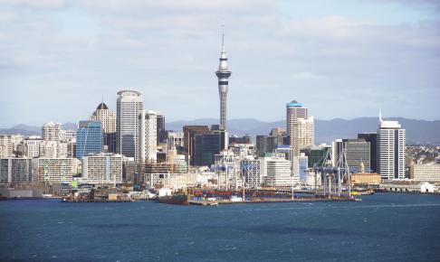 Dagsprogram Dag 1 Auckland Du lander i New Zealands største by, bliver modtaget i lufthavnen og kørt til hotellet, der ligger ikke langt fra havnefronten. Overnatning: The Heritage Auckland.