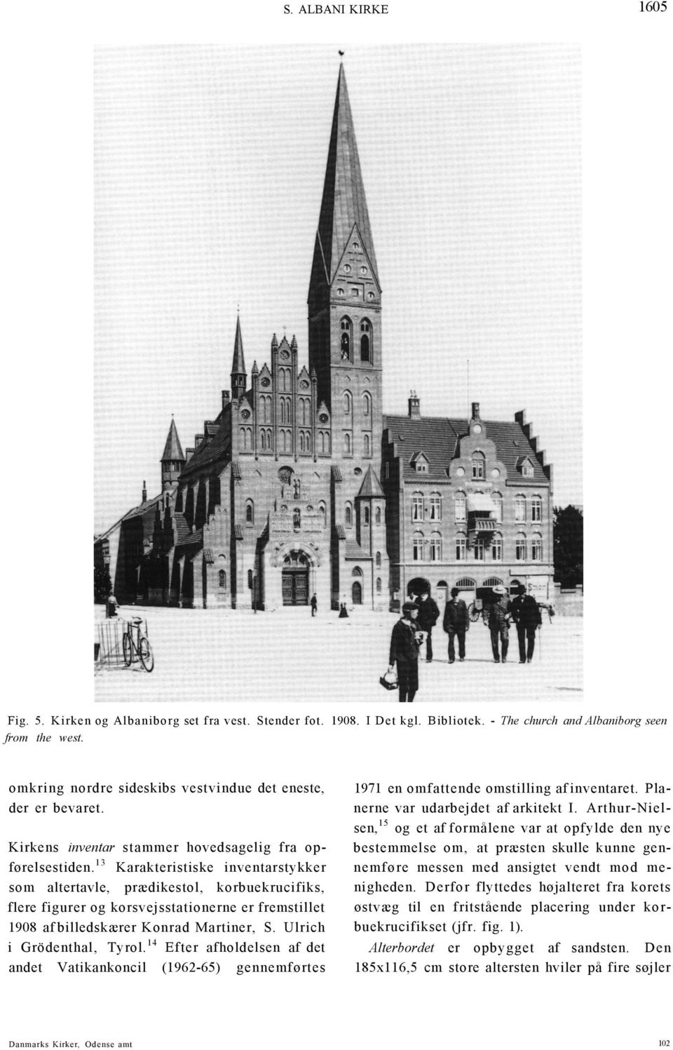 13 Karakteristiske inventarstykker som altertavle, prædikestol, korbuekrucifiks, flere figurer og korsvejsstationerne er fremstillet 1908 af billedskærer Konrad Martiner, S.