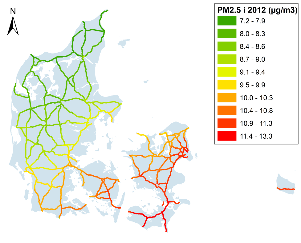 Figur 6.4. Geografisk variation af PM 2.5 som årsmiddelværdi i 2012 langs statsvejnettet. Den geografiske variation af PM 10 i 2012 er vist i figur 6.5. Den geografiske variation minder om variationen for PM 2.
