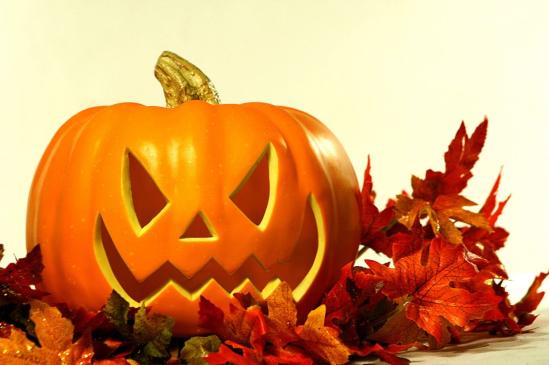 Halloween den 18. & 25. Oktober kl. 14.00 Tager vi toget ind til Tivoli og ser deres store udsmykning i anledningen af halloween.
