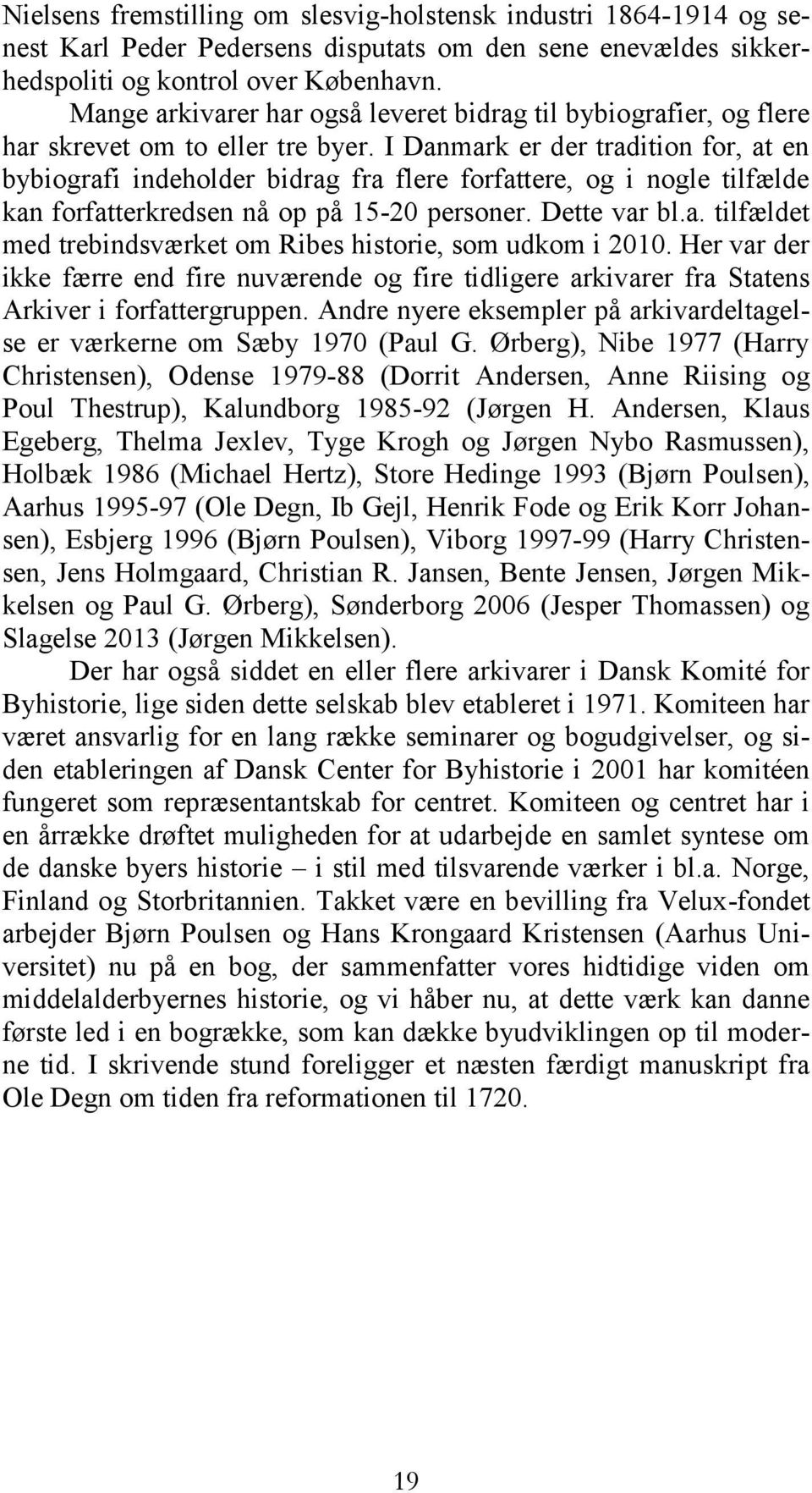 I Danmark er der tradition for, at en bybiografi indeholder bidrag fra flere forfattere, og i nogle tilfælde kan forfatterkredsen nå op på 15-20 personer. Dette var bl.a. tilfældet med trebindsværket om Ribes historie, som udkom i 2010.