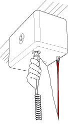 Håndbetjening Tilslutning af håndbetjening til loftløfteren: Udtaget til håndbetjeningen er placeret på undersiden af løftemodulet, billede 1. Tryk kontakten ordentligt ind.