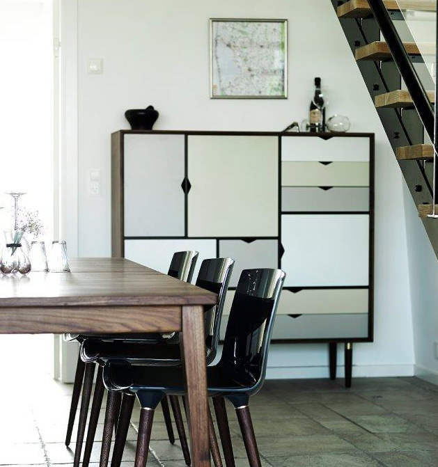 Reol - S3 Design: bykato Producent: Andersen Furniture S3 inspirationen kommer fra de danske klassikere, men har samtidig fået tilført et nutidigt strejf af modernisme.