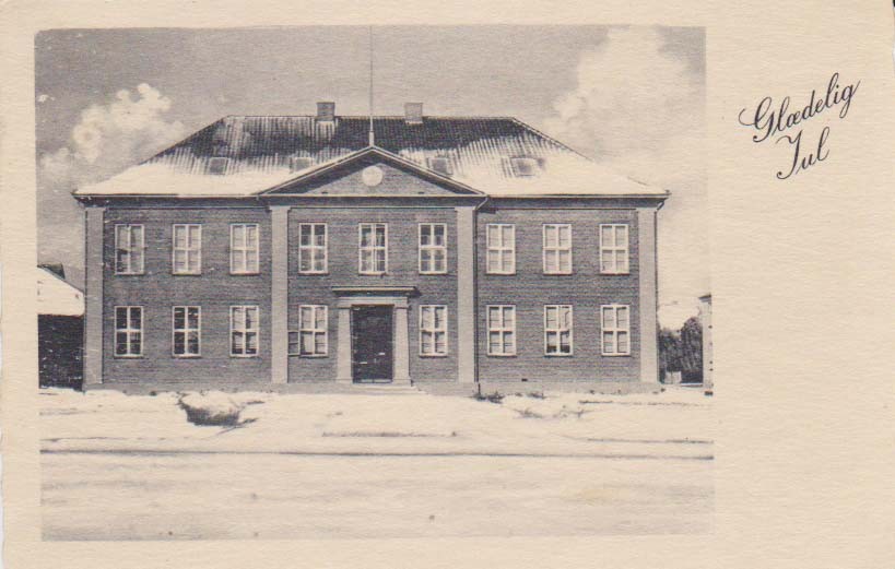 Nytorv Turen går nu ned af Mogensgade til Nytorv. Rådhuset Nytorv 2 det er opført i 1935-36, er bygget efter arkitekt M. C.