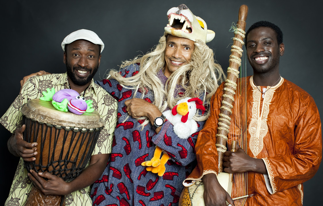 Moussa Diallo Trio Der var engang - fortællinger fra Mali Musik i Tide Målgruppe: Indskoling Genre: Folkemusik, fortælling, afrika Dawda Jobarteh Kora, tama og vokal Moussa Diallo Bas, vokal og