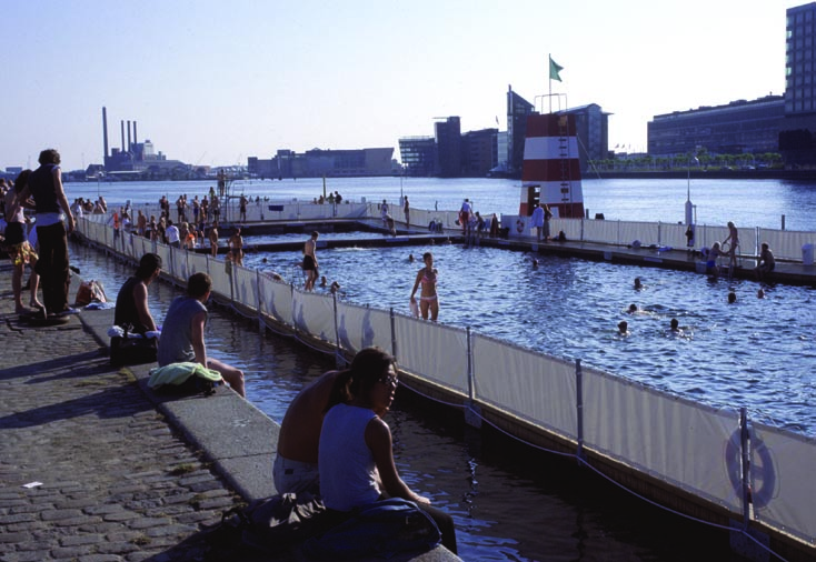 VISIONEN - HAVNENS FREMTID Havnen bliver til by Gennem de seneste årtier er den tunge skibsfart og det tunge erhverv langsomt rykket væk fra Københavns Inderhavn og Sydhavn ud til Nordhavn og kysten